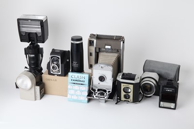 Lot 929 - A Selection of Cameras & Accessories