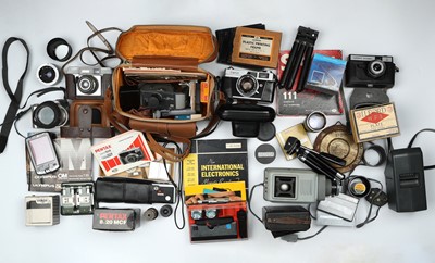 Lot 934 - A Large Selection of Various Camera Accessories