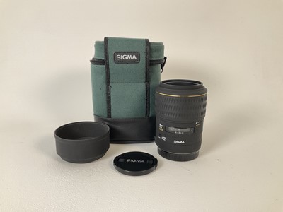 Lot 816 - A Sigma EX 105mm f/2.8 Macro Lens