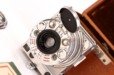 Lot 1147 - A Jaeger LeCoultre Compass Camera Outfit