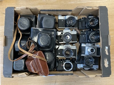 Lot 500 - A Mixed Selection of 35mm SLR Cameras