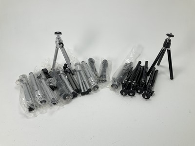 Lot 889 - A Selection of Tabletop Tripods