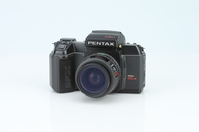 Lot 504 - A Pentax SFXn 35mm Film Camera