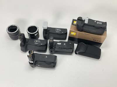 Lot 906 - A Selection of battery Grips