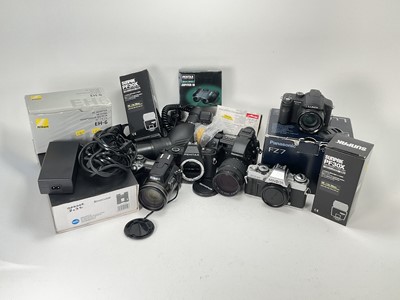 Lot 726 - A Selection of Cameras & Optics