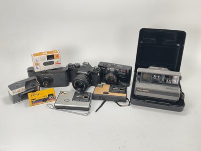 Lot 729 - A Mixed Selection of Cameras