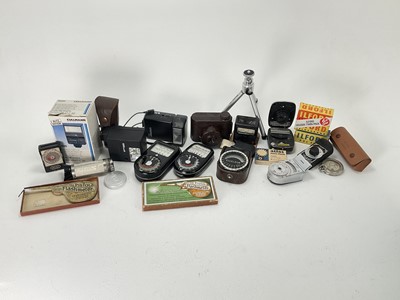 Lot 964 - A Selection of Photographic Accessories