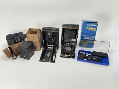 Lot 756 - A Selection of Cameras & Accessories