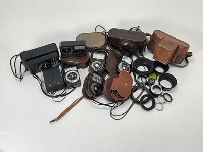 Lot 945 - A Mixed Selection of Photographic Accessories