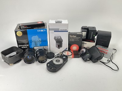 Lot 942 - A Selection of Camera Accessories