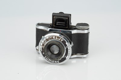 Lot 626 - An Eljy Lumiere Roll Film Camera