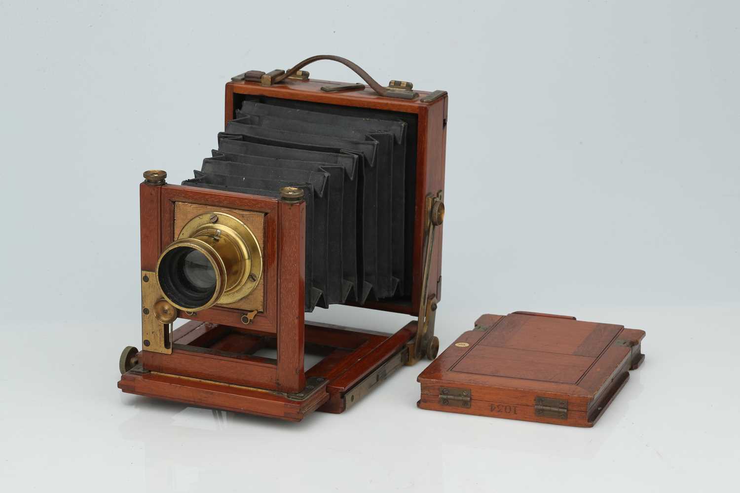 Lot 846 - An Unmarked Quarter Plate Field Camera