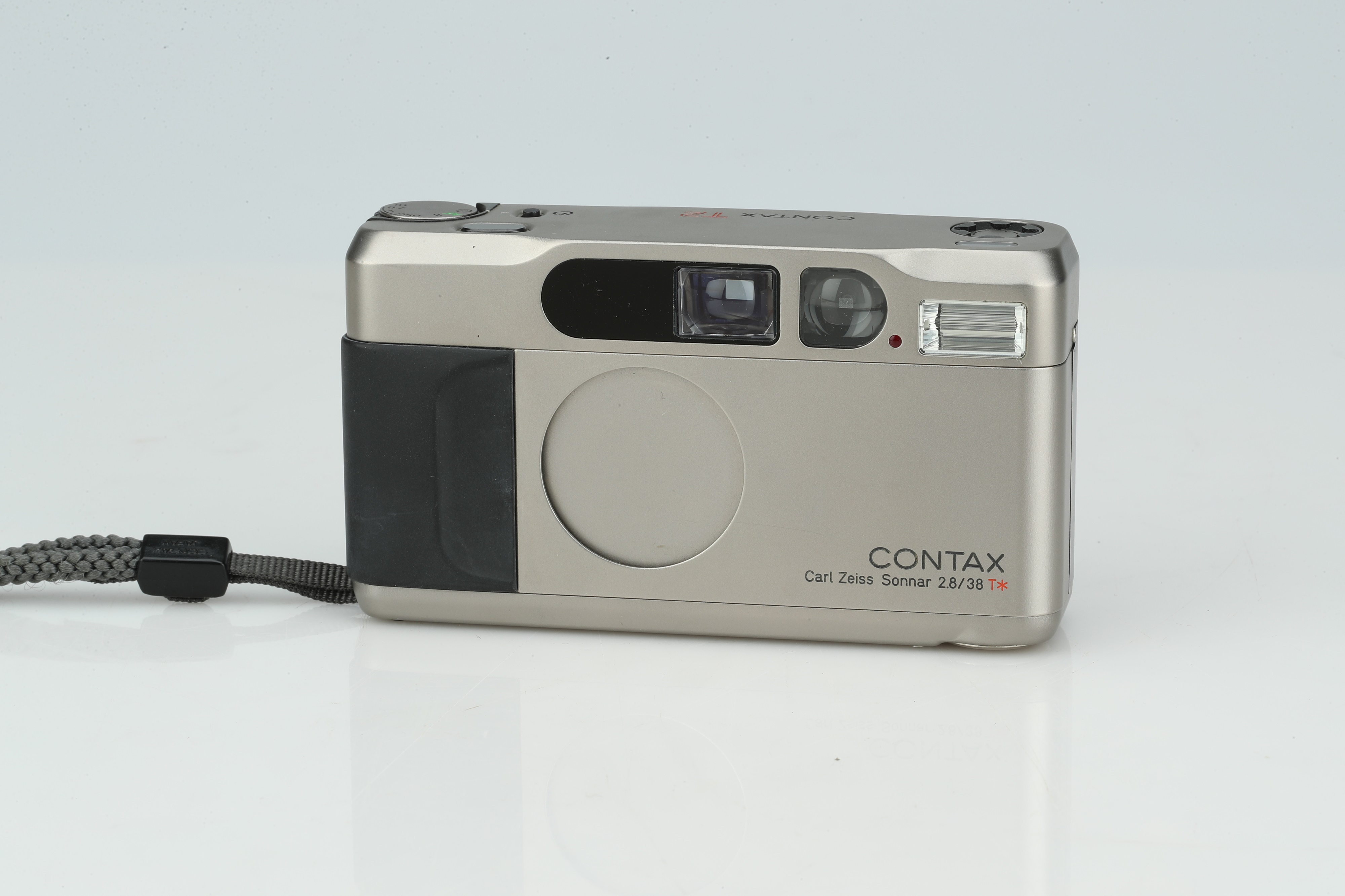 Lot 581 - A Contax T2 Compact Camera,