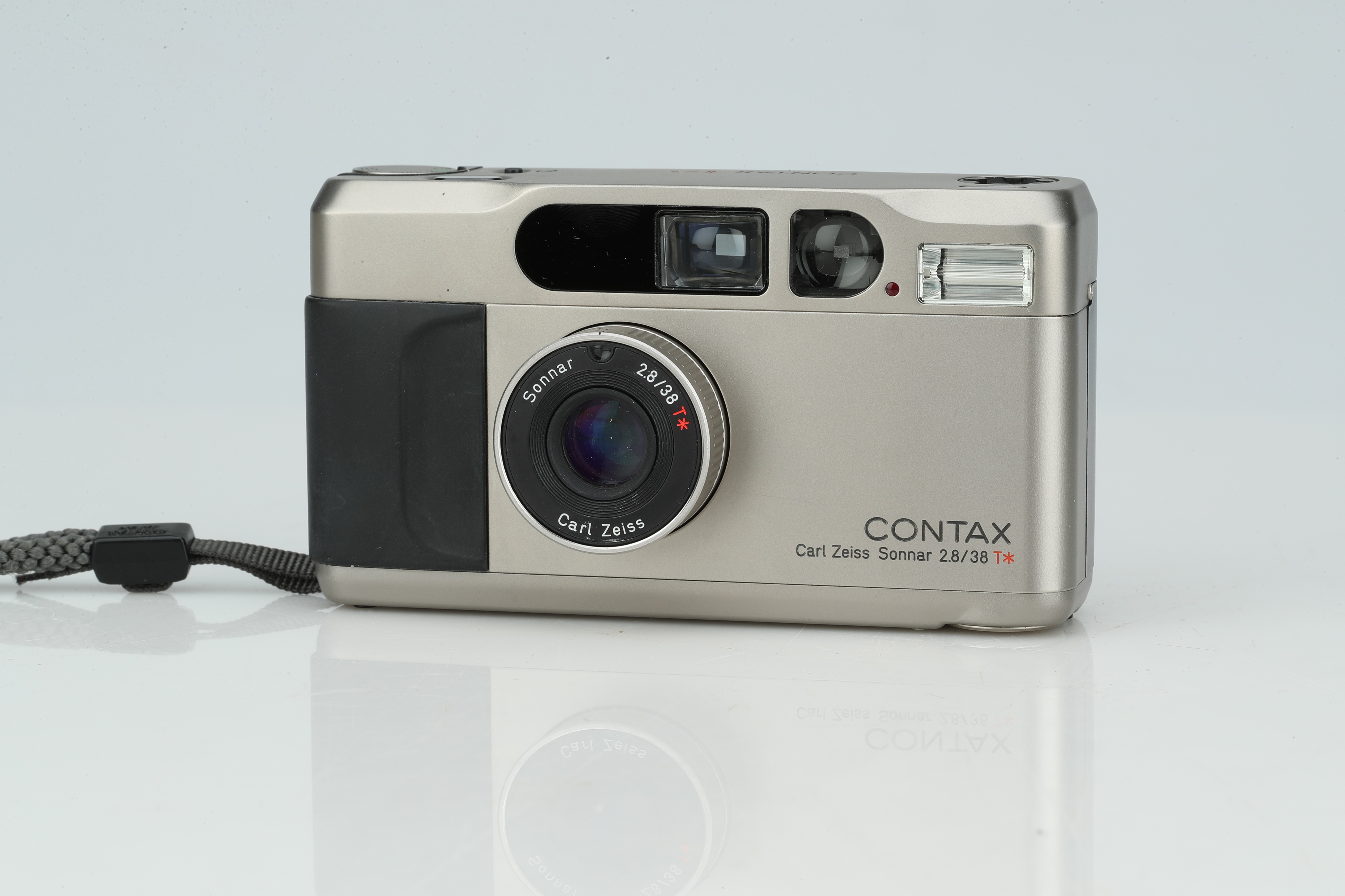 Lot 581 - A Contax T2 Compact Camera,