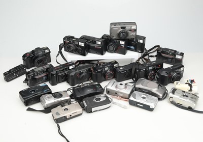 Lot 579 - A Selection of Compact Cameras