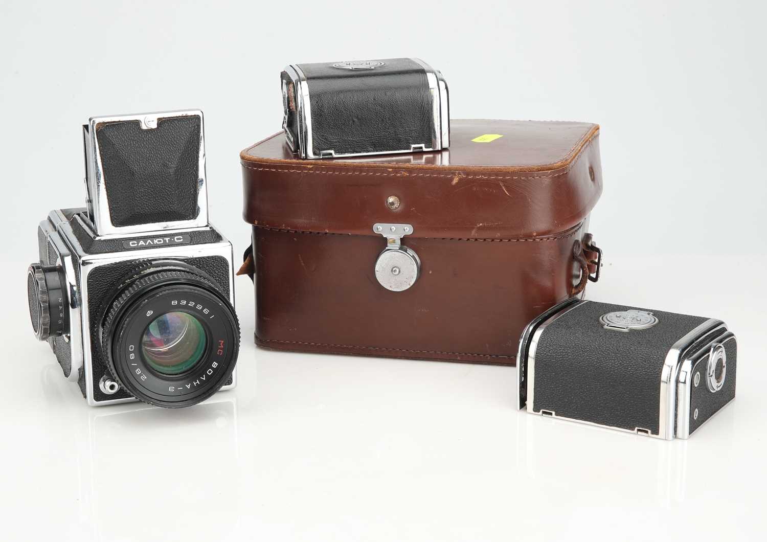 Lot 659 - A Salyut-S Medium Format SLR Outfit