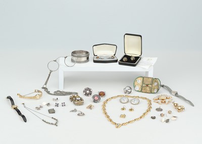 Lot 606 - A Collection of Silver and Costume Jewellery