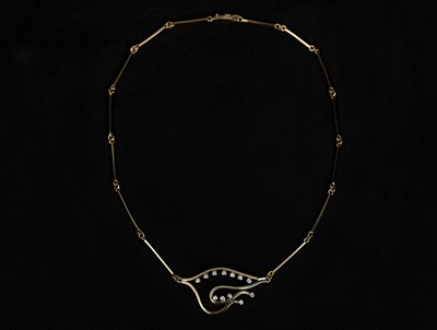 Lot 595 - Steensons Bespoke Gold and Diamond Necklace