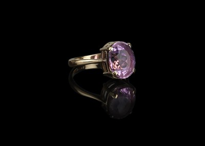 Lot 611 - 9 ct Gold and Amethyst Solitaire Ring