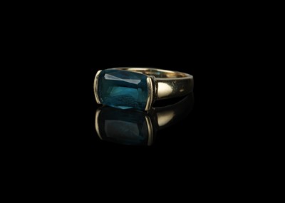 Lot 609 - 9 ct Gold London Blue Topaz Ring