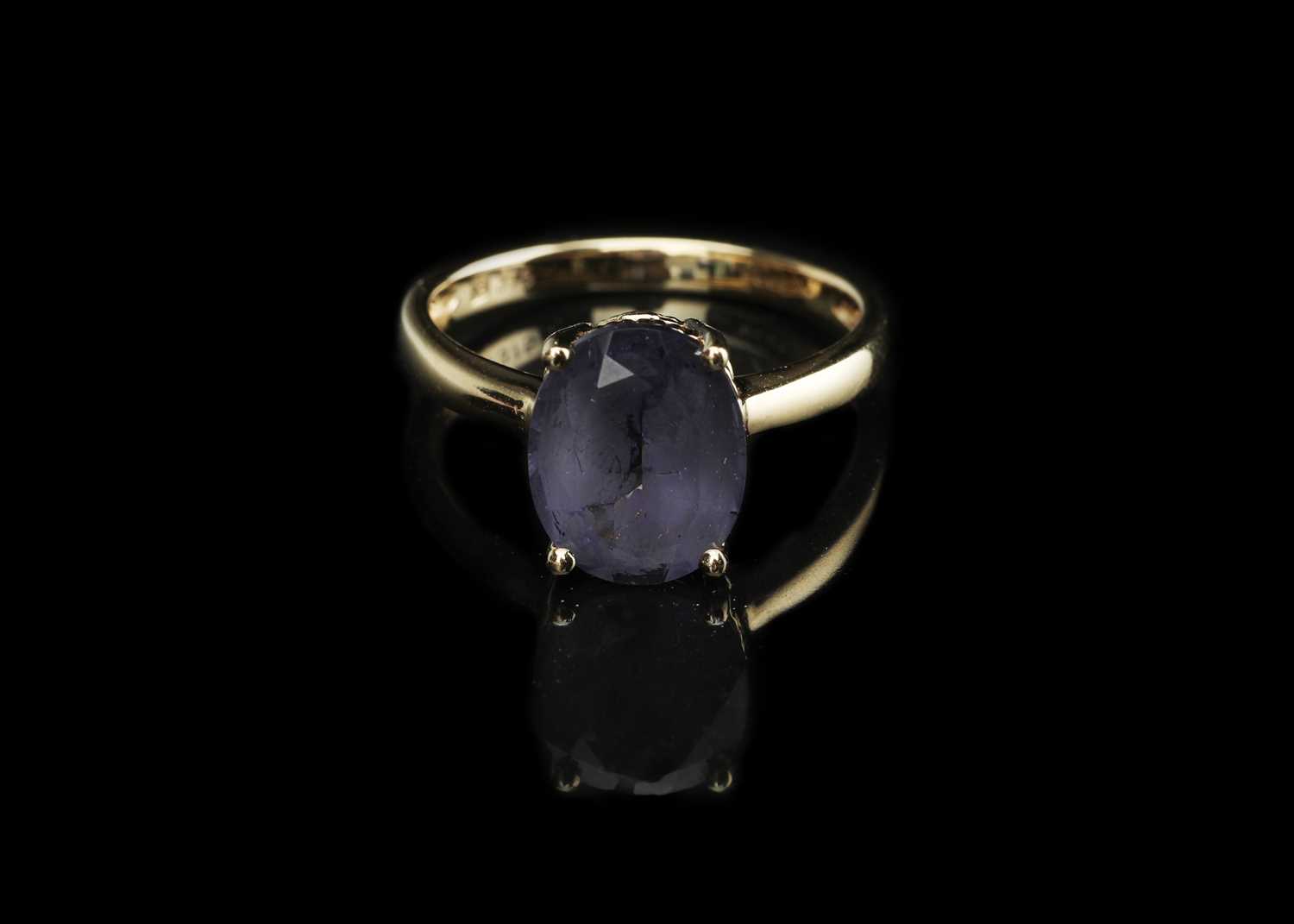 Lot 615 - 9 ct Gold Blueberry Quartz Solitaire Ring