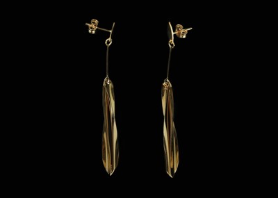 Lot 592 - A Pair of 18 ct Gold Writhen Double Drop Earrings