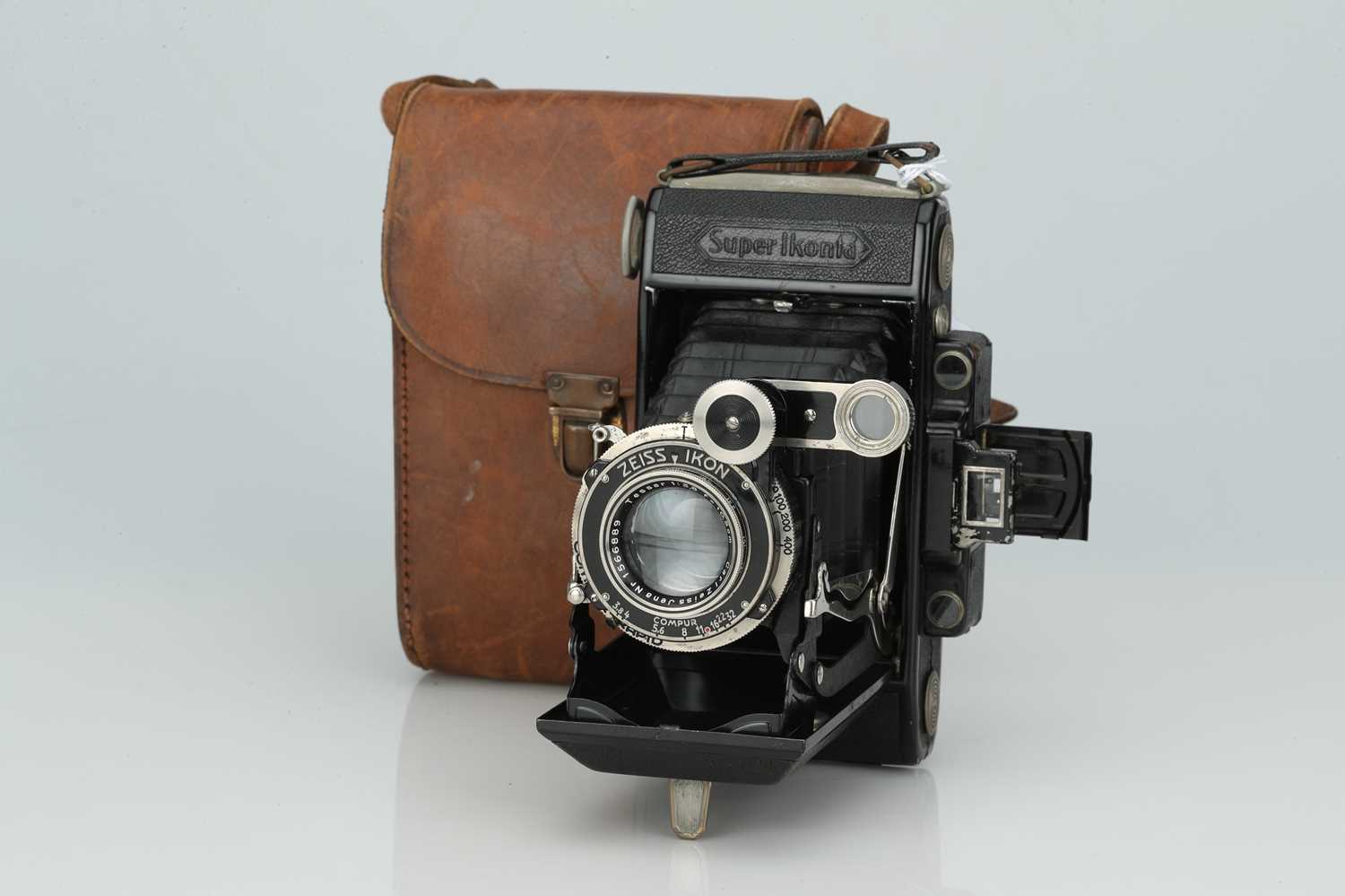 Lot 214 - A Zeiss Ikon Super Ikonta 530/2 Medium