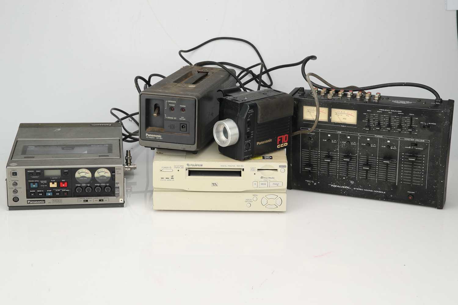 Lot 552 - A Mixed Selection of Audio-Visual Devices