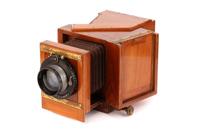 Lot 1270 - A Bermpohl Tri-Colour Camera