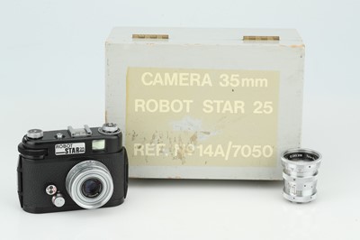 Lot 132 - A Robot Star 25 Military Camera Outfit