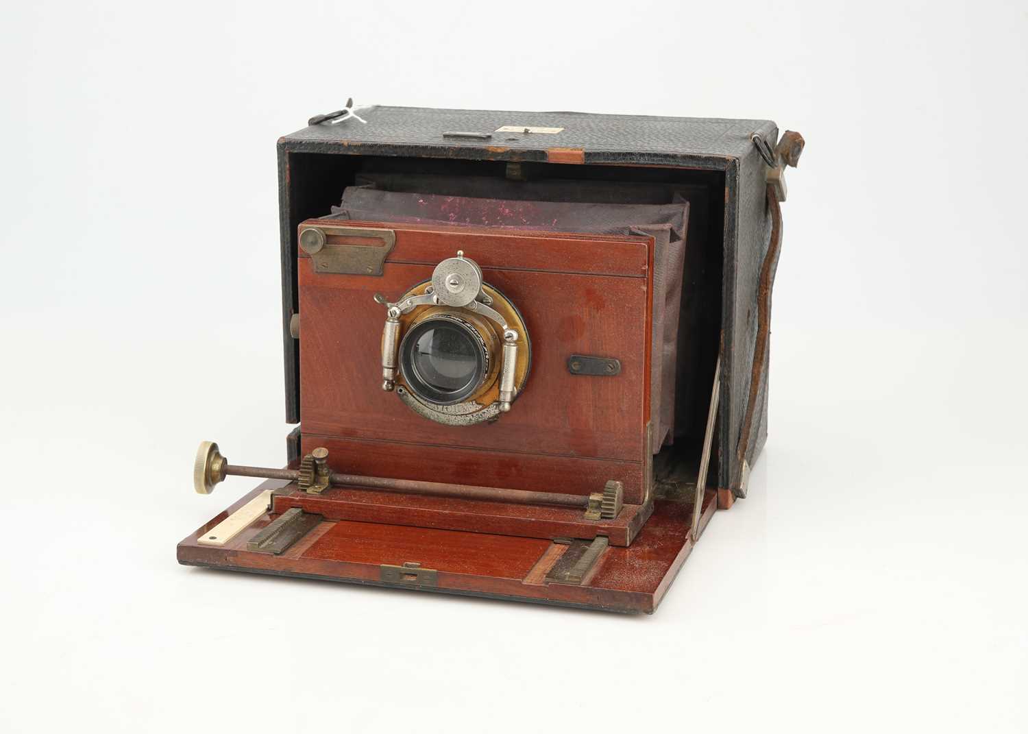 Lot 357 - A Gilles & Fils Camera