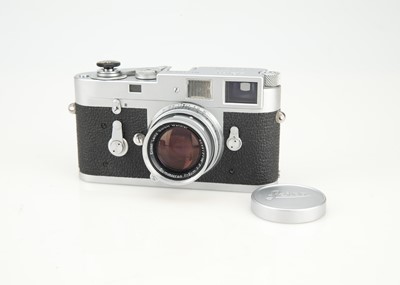 Lot 6 - A Leica M2 Rangefinder Camera