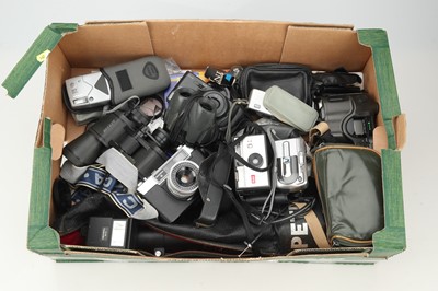 Lot 252 - A Selection of Various Cameras & Accessories