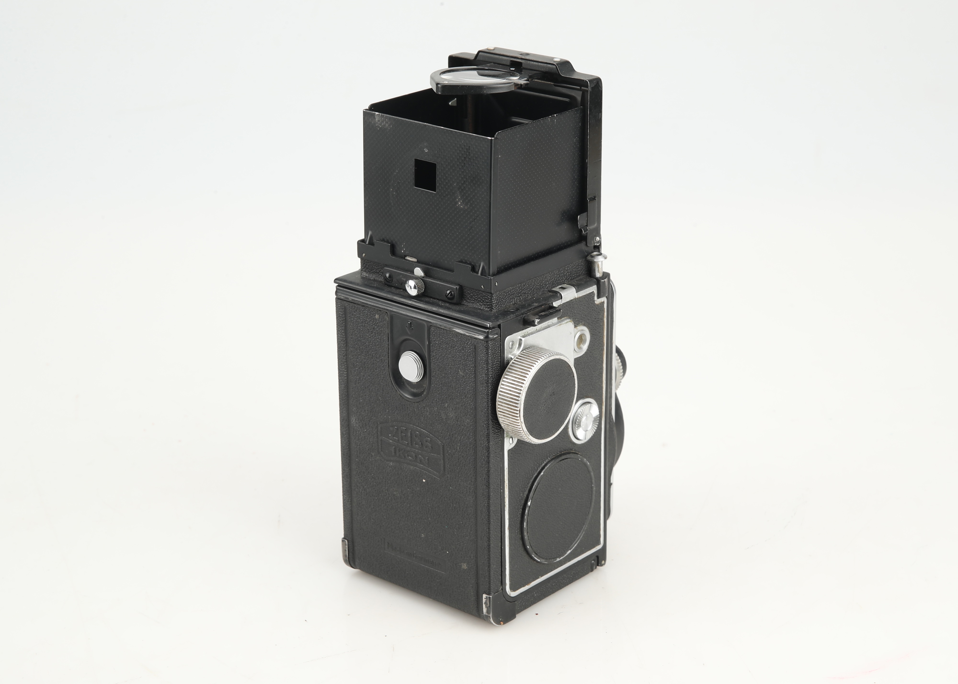 Lot 228 - A Zeiss Ikon Ikoflex IIa Medium Format TLR, Lot 228 - A Zeiss Ikon Ikoflex IIa Medium Format TLR,