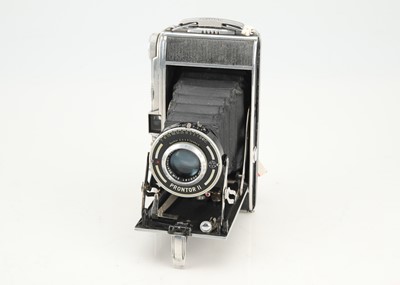 Lot 257 - A Pontiac Folding Roll Film Camera