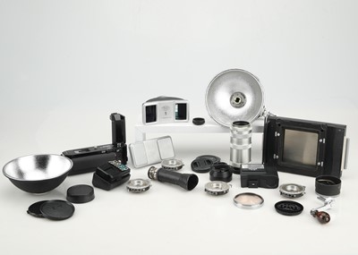 Lot 412 - A Mixed Selection of Photographic Accessories