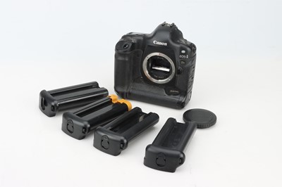 Lot 249 - A Canon EOS-1 Ds Digital Camera Body