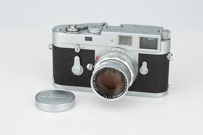 Lot 9 - A Leica M2 Rangefinder Camera