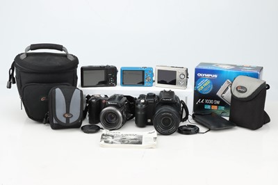 Lot 373 - A Selection of Five Digital Cameras