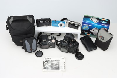 Lot 373 - A Selection of Five Digital Cameras