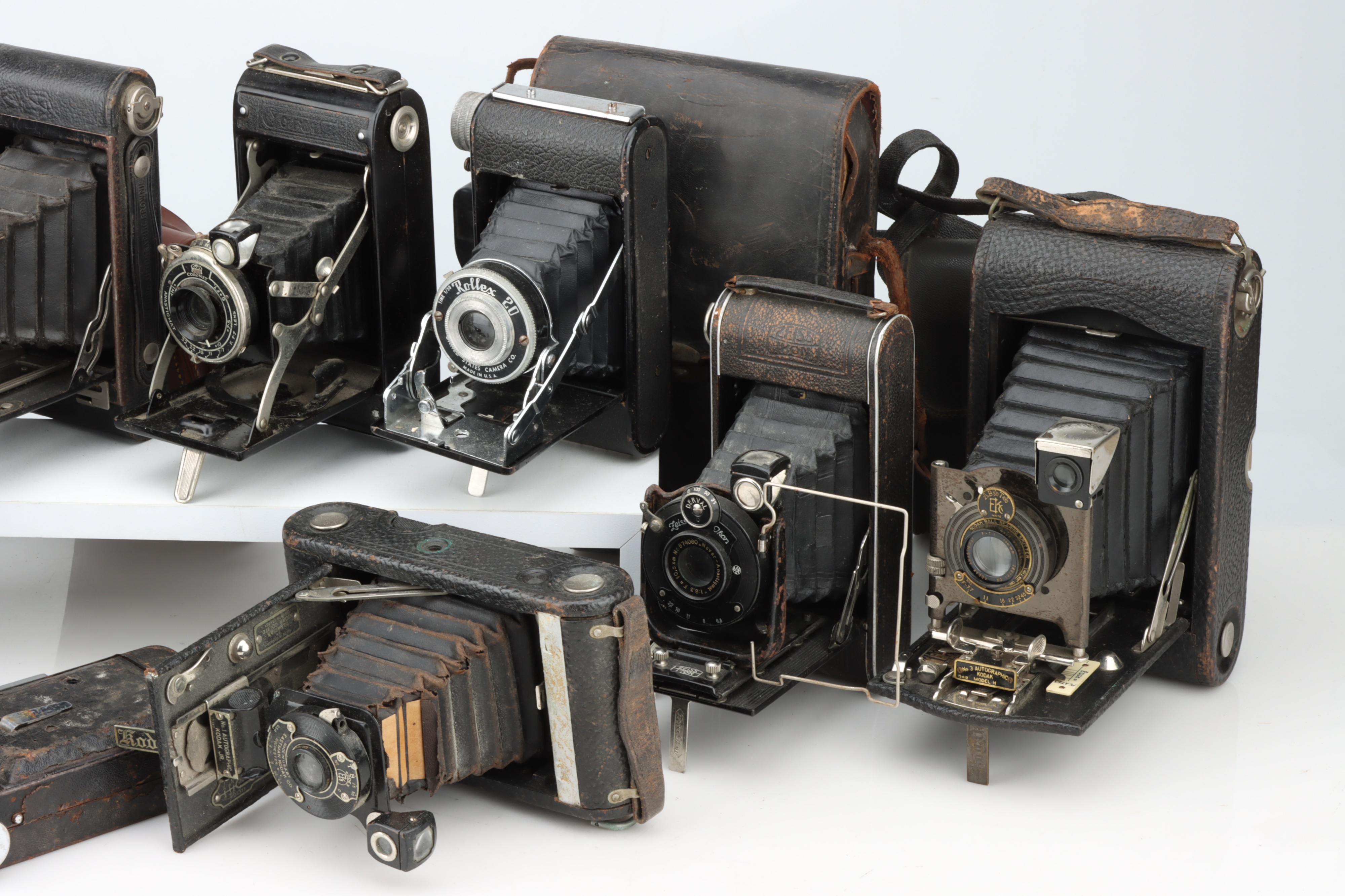 Lot 376 - A Selection of Predominantly 1930s Folding