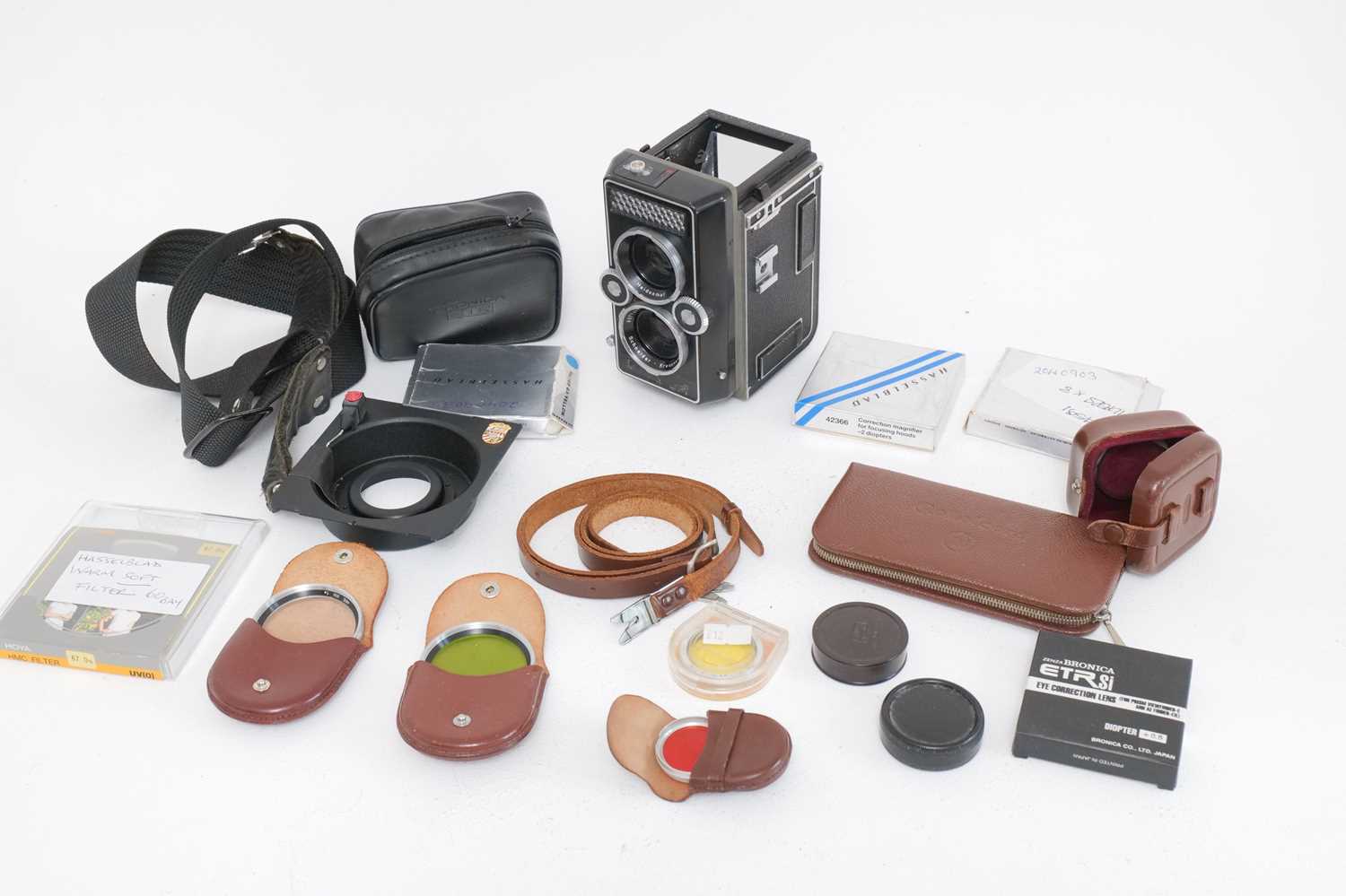 Lot 625 - A Selection of Medium Format Camera Accessories