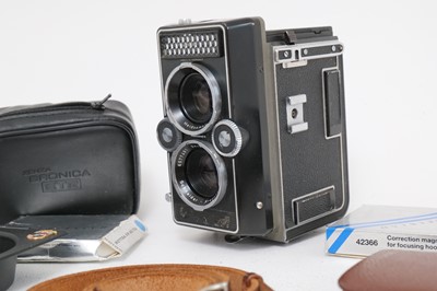 Lot 625 - A Selection of Medium Format Camera Accessories