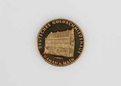 Lot 51 - German 1966 gold token from the Goldsmith's house in Hanau
