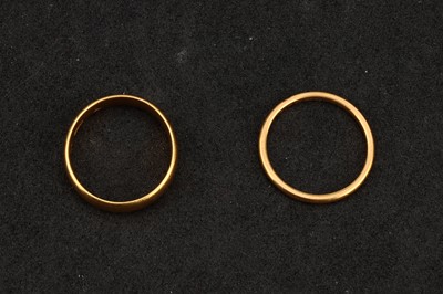 Lot 136 - Two 22 ct Gold Wedding Bands