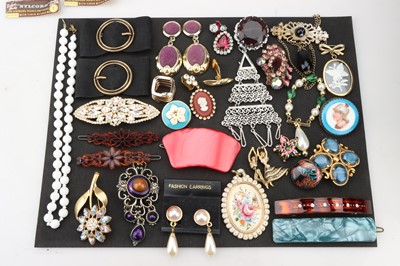 Lot 139 - A Substantial Collection of Costume Jewellery