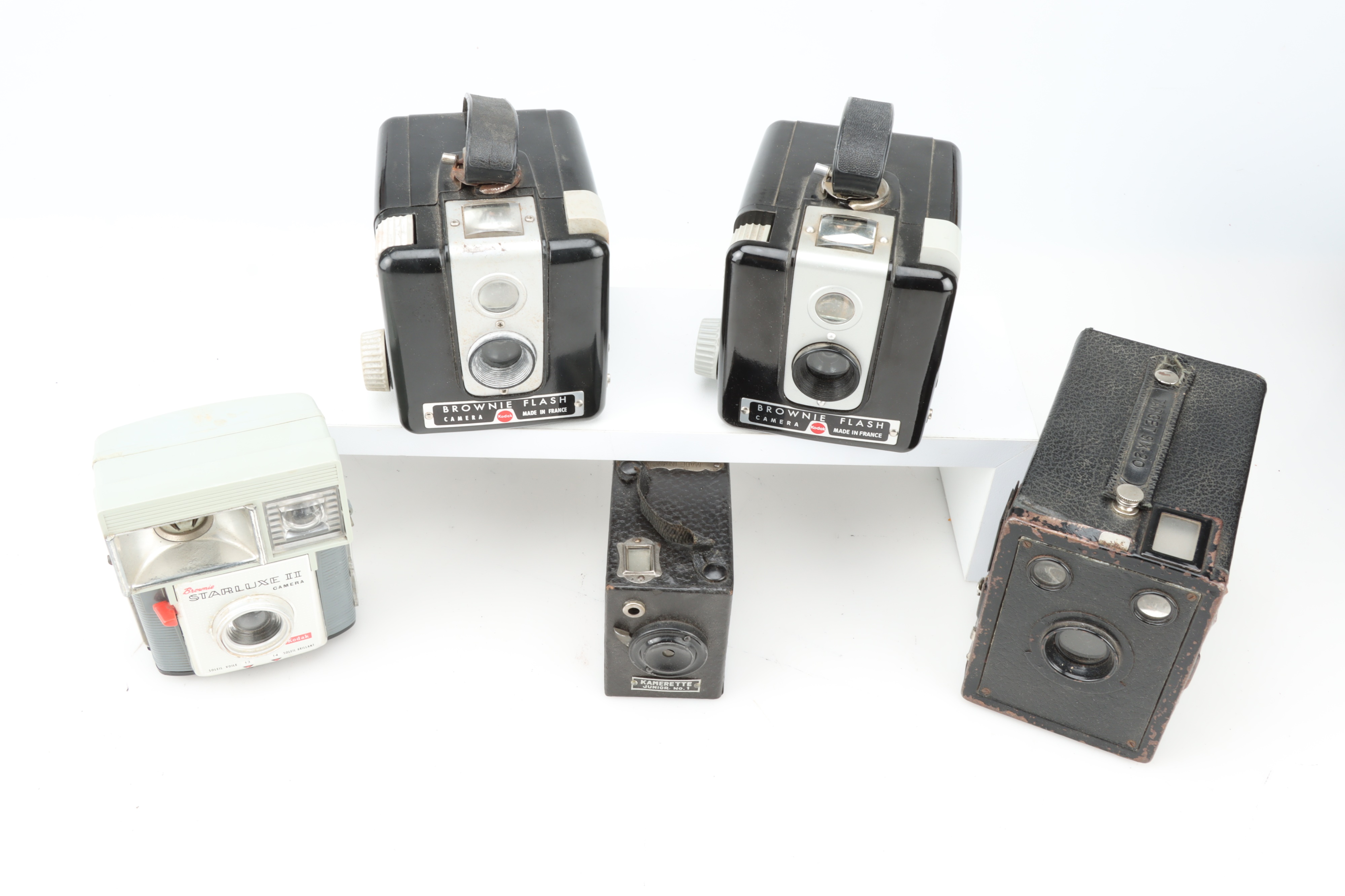 Lot 364 - A Selection of Box Types Cameras,