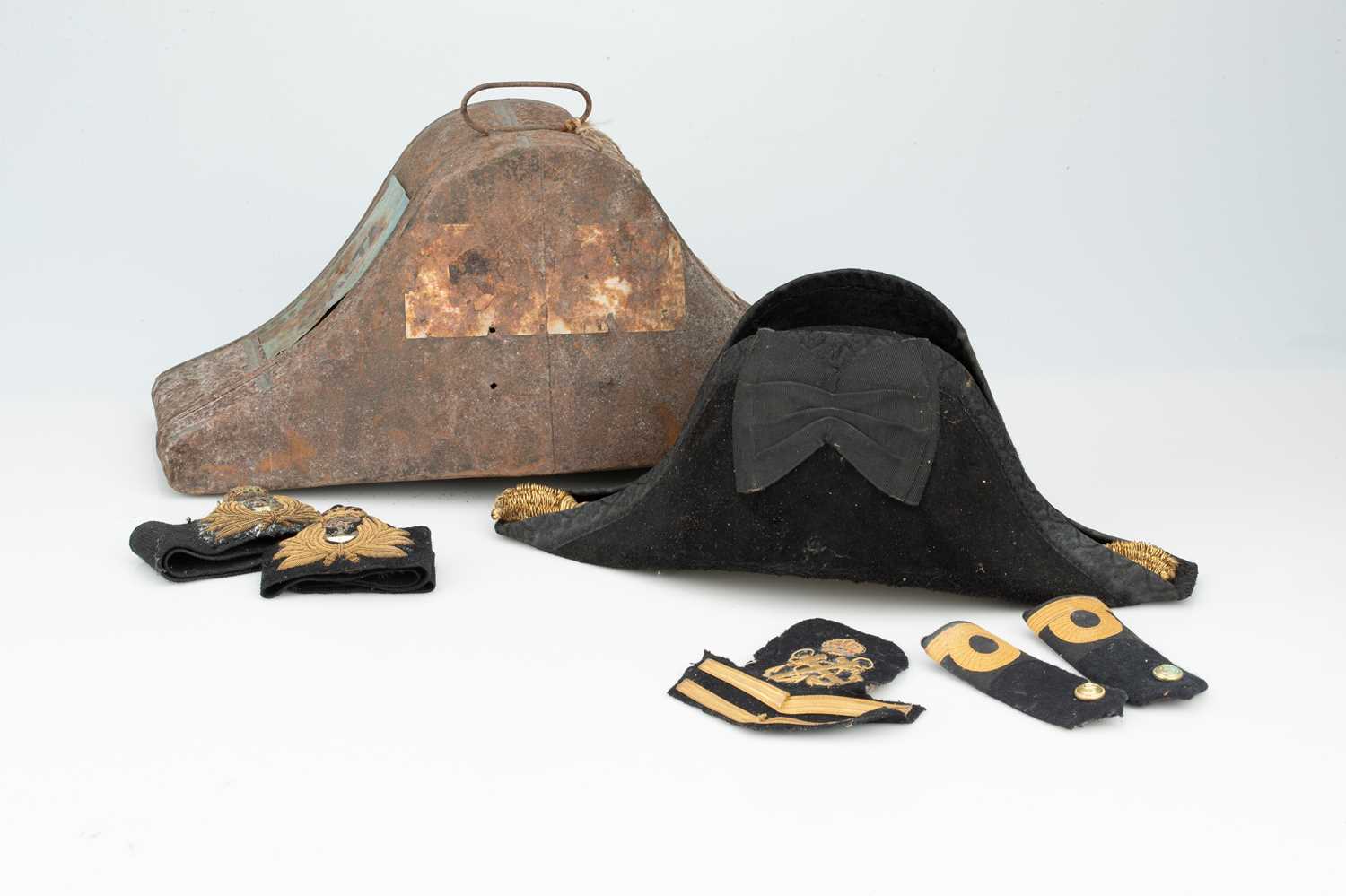 Lot 39 - An early twentieth-century bicorn hat