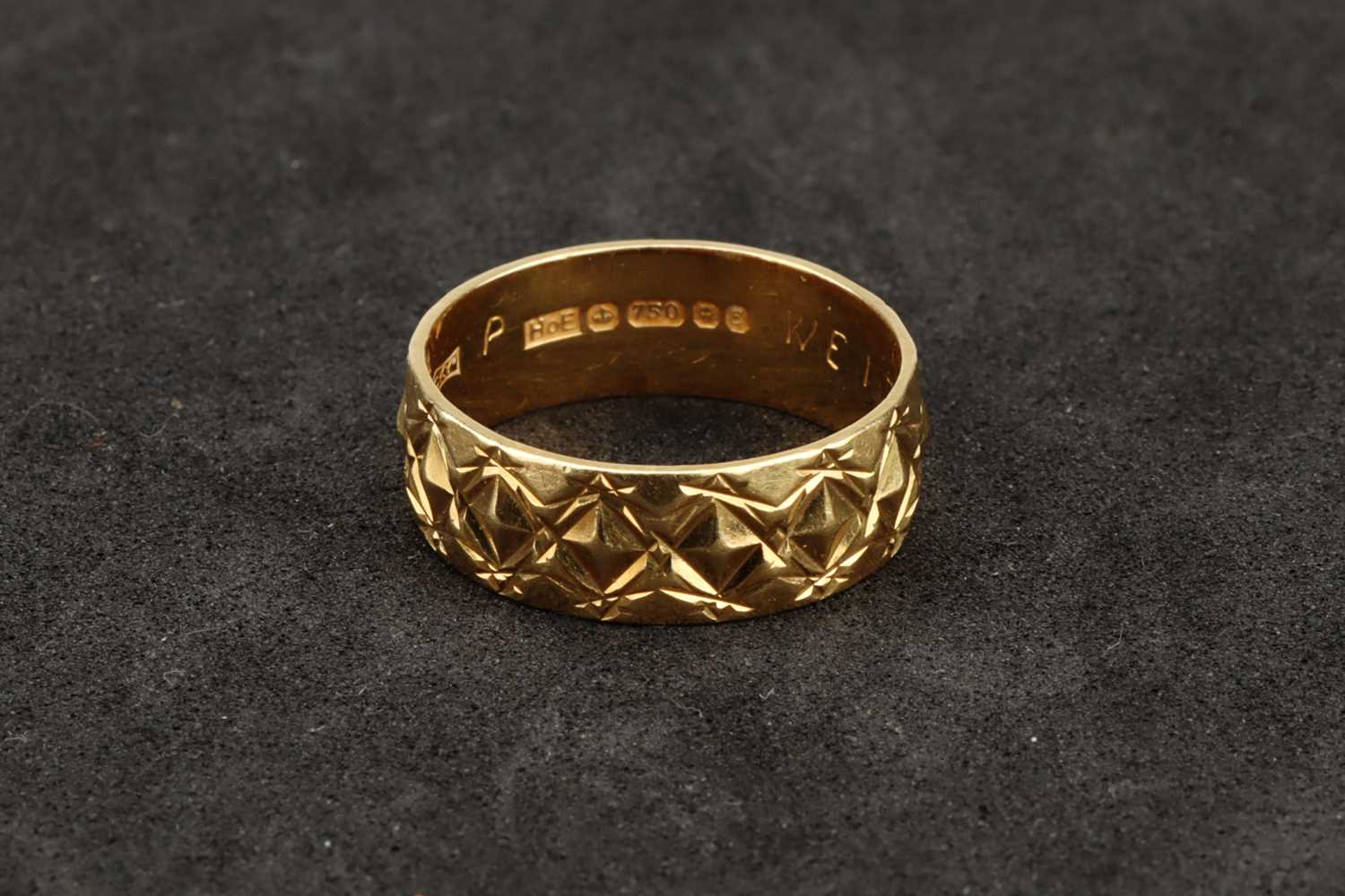 Lot 132 - 18 ct Gold Wedding Band