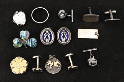 Lot 61 - A Small Collection of Silver Jewellery